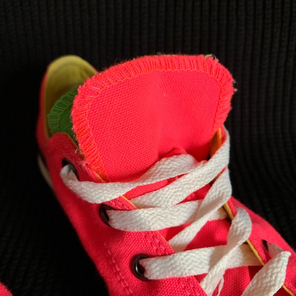 Like new Converses - Picture 3 of 8